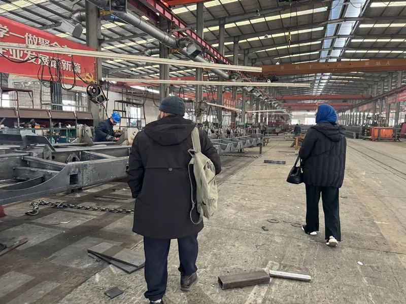 Kazakstanin asiakas osti Lowbed-puolivälissä Luyilta