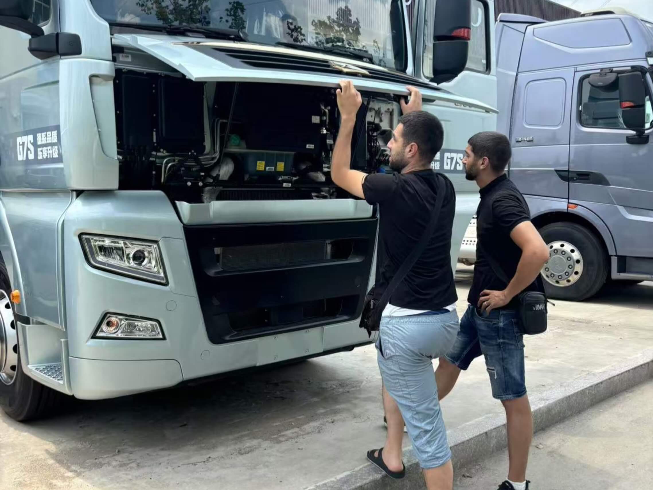 Uzbekistanin asiakkaat vierailevat Luyin tehtaalla, käyvät syvällistä vaihtoa ja pääsevät yhteisymmärrykseen yhteistyöstä