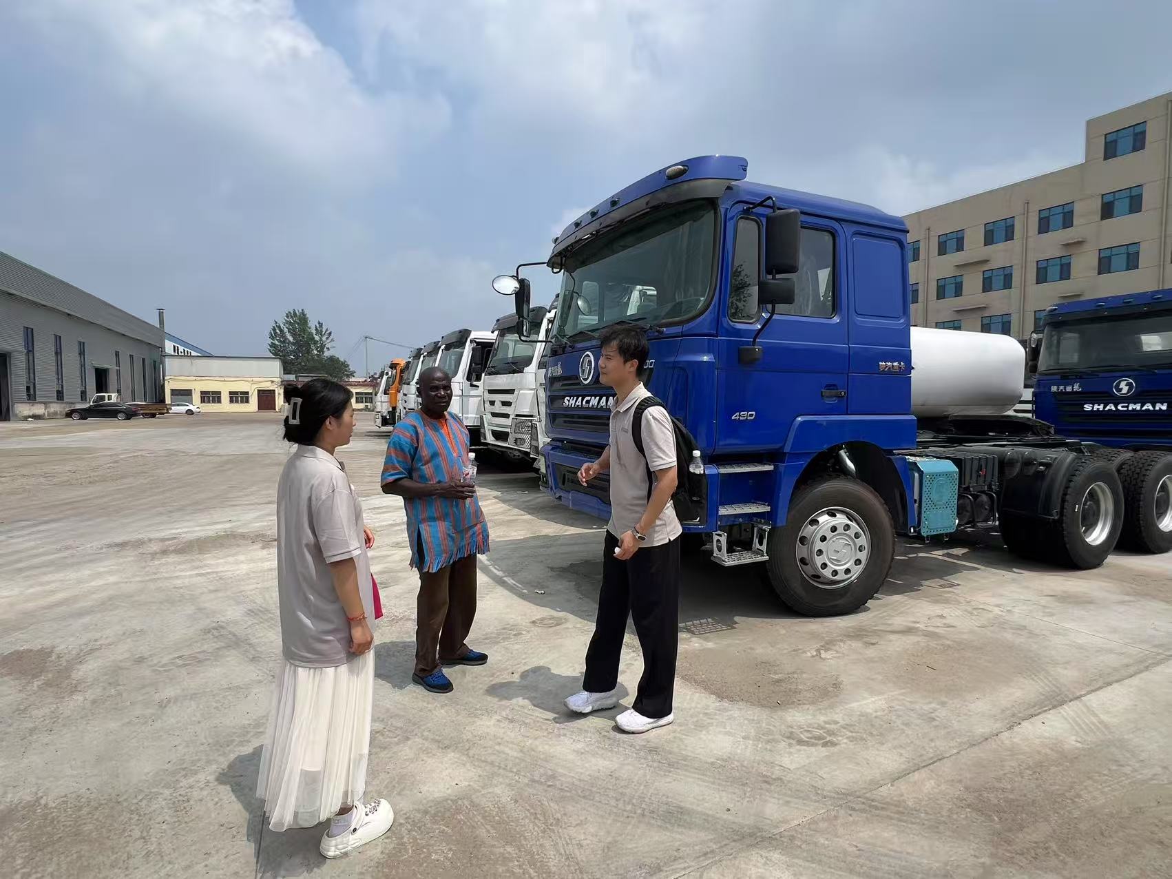 Rajat ylittävä yhteistyö: Sudanilaiset asiakkaat vierailevat Luyin tehtaalla ja allekirjoittavat sopimuksia onnistuneesti