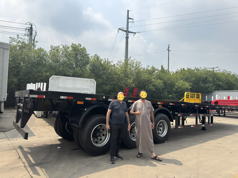 Toinen kansainvälinen yhteistyösopimus solmittiin! Algerialaiset asiakkaat vierailevat Luyin tehtaalla ja allekirjoittavat sopimuksen sementtitankkereista