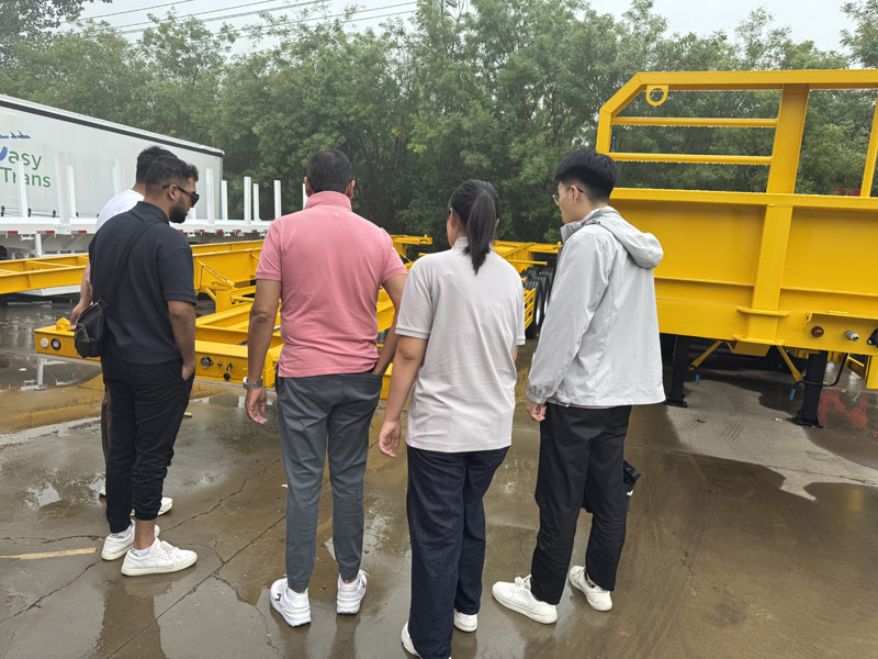 Luyi-tehdas vastaanottaa eteläafrikkalaisia ​​kauppiaita, ja lavapuoliperävaunut houkuttelevat yhteistyöaiheita