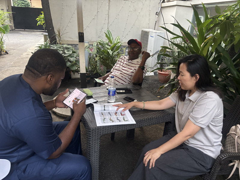 Keskittyminen logistiikan päivitystarpeisiin: LUYI neuvottelee puoliperävaunuyhteistyöstä Nigerian valtuuskunnan kanssa