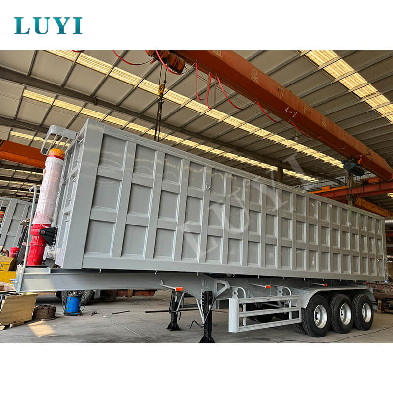 Helpottaa afrikkalaisen logistiikan päivitystä: Erä 3-akselisia takakippipuoliperävaunuja saapuu Tansaniaan