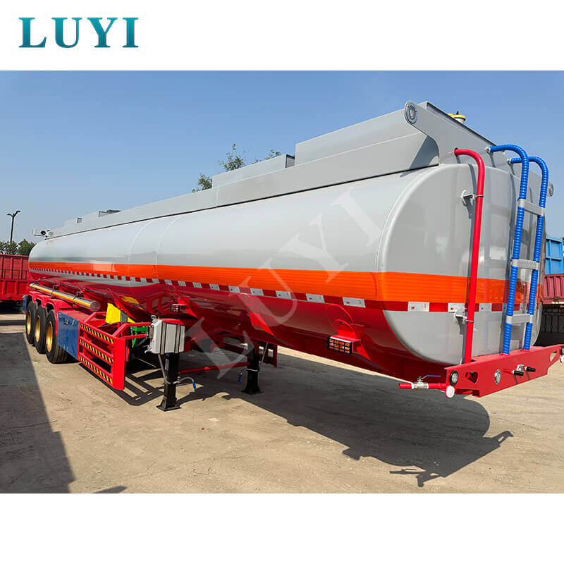 Luyi Factory toivottaa kongolaiset vieraat tervetulleiksi, 35 000 litran tankkerin puoliperävaunu tehostaa Kiinan ja Afrikan logistiikkayhteistyötä