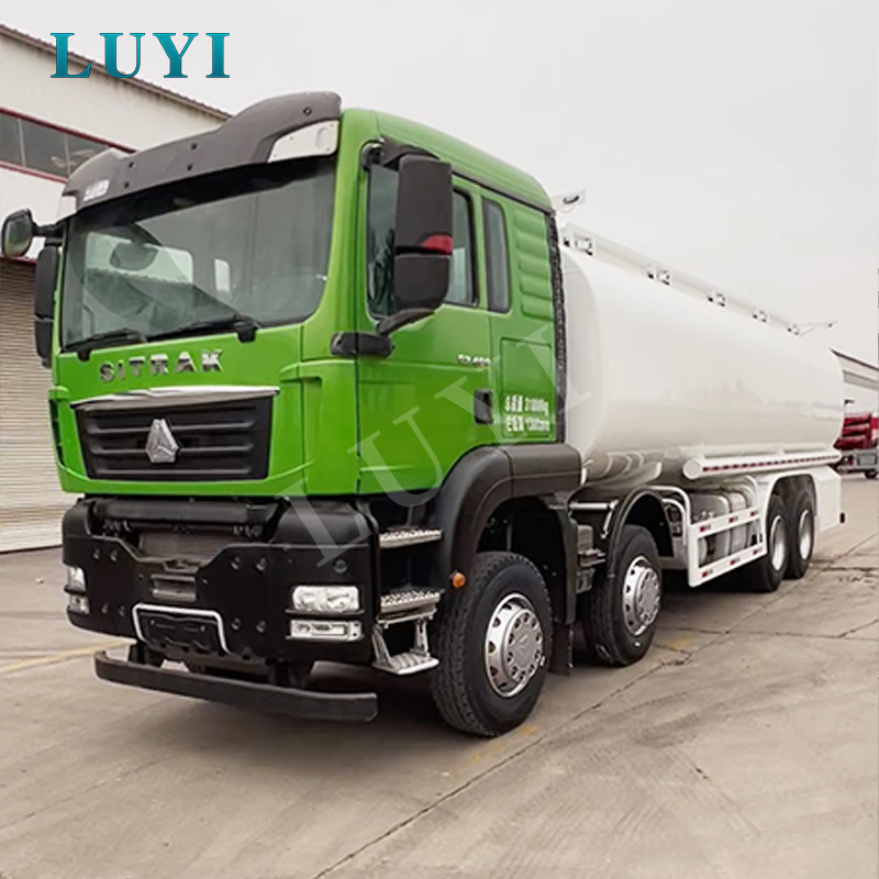 Sinotruk SITRAK 8×4 30000L polttoainesäiliöauton ostoopas diesel-, bensiini- ja mobiilitankkausprojekteihin