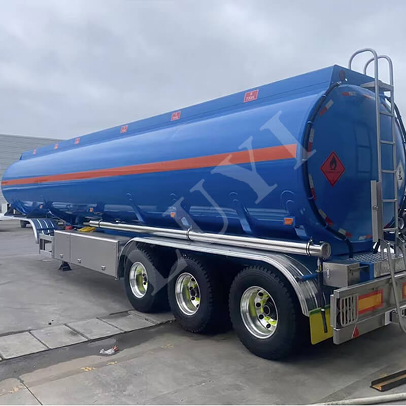 3-akselinen 7-osastoinen 40 000 litran öljysäiliöpuoliperävaunu