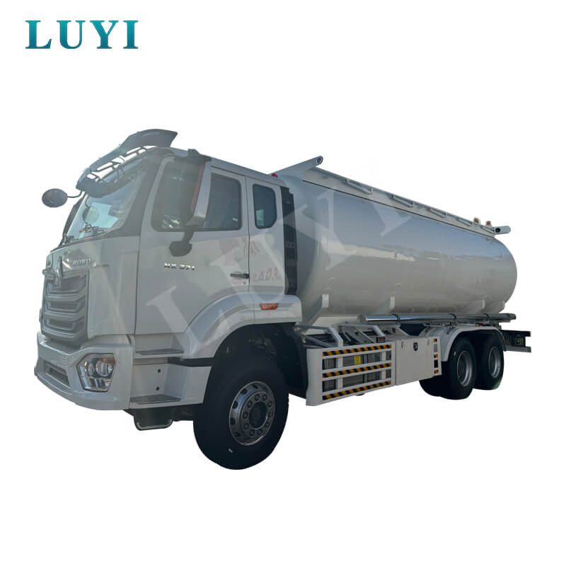 Korkealaatuinen HOWO 6×4 öljysäiliöpuoliperävaunu Korkealaatuinen HOWO 6×4 öljysäiliöpuoliperävaunu